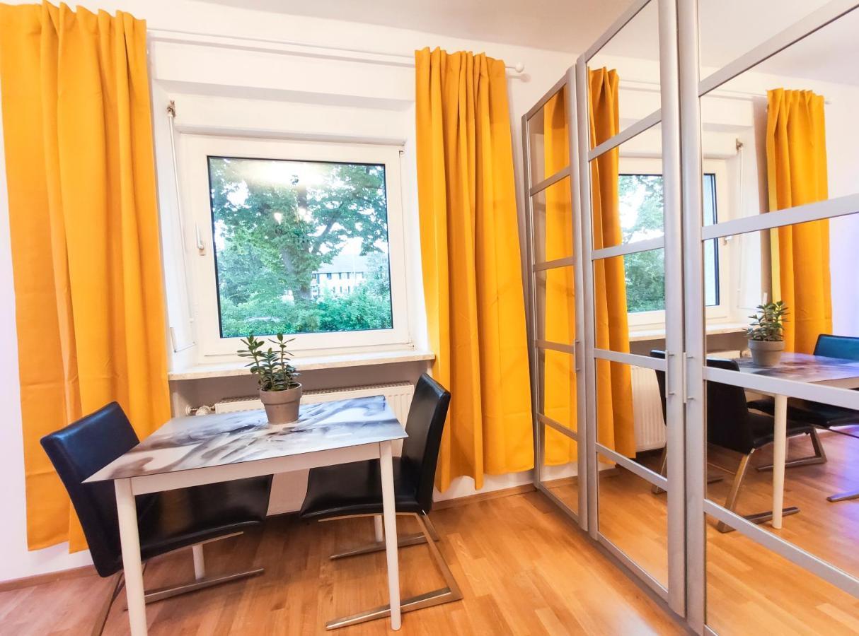 Modernes Zimmer Am Park Mit Garten, Huehner & Enten Munich Exterior photo