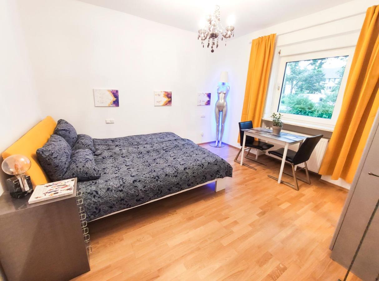 Modernes Zimmer Am Park Mit Garten, Huehner & Enten Munich Exterior photo